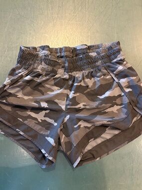 Athleta mesh racer run short 4”